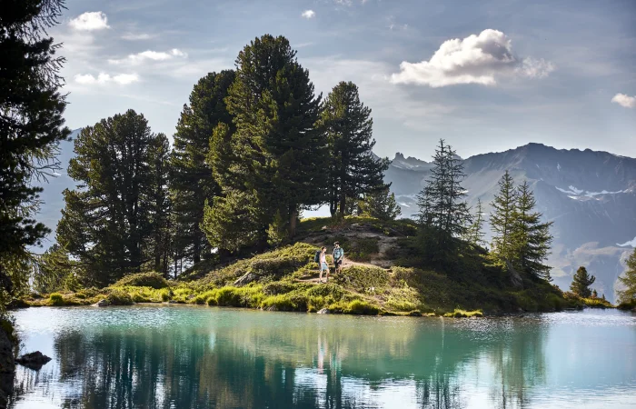 See mit Berglandschaft