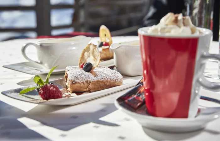 Apfelstrudel und Kakao